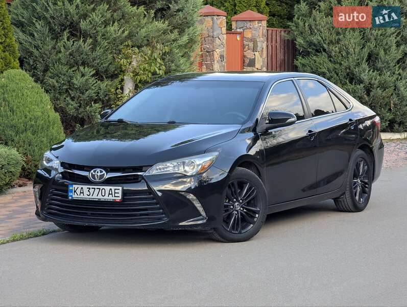 Toyota Camry (2015)
