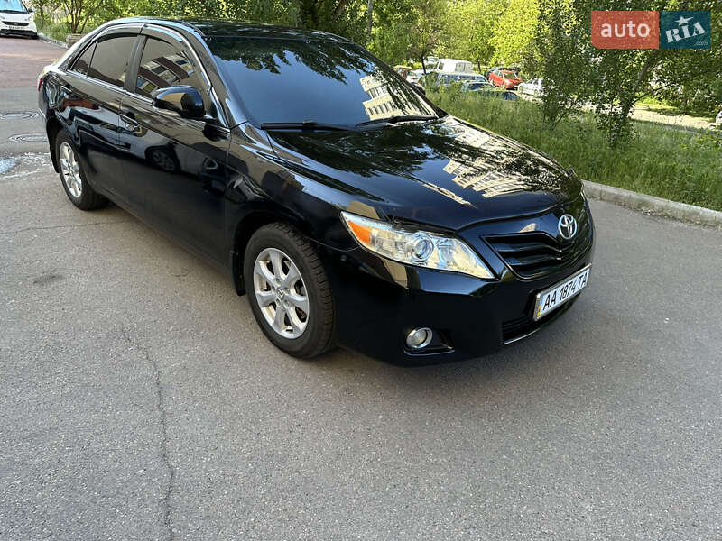 Toyota Camry (2010)