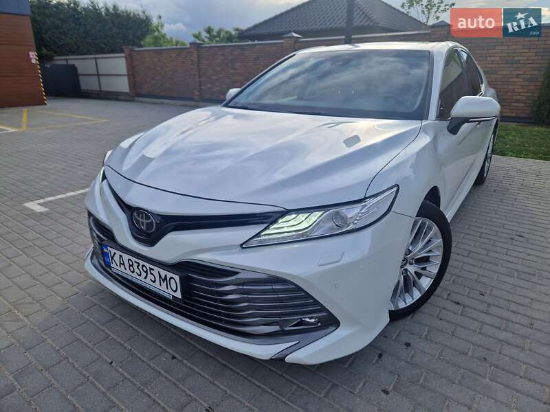 Toyota Camry (2020)