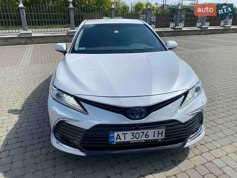 Toyota Camry (2021)