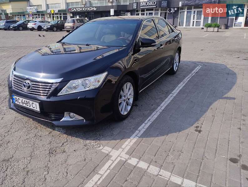 Toyota Camry (2012)