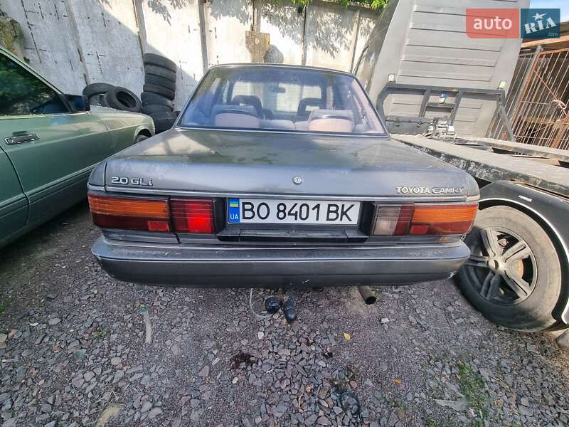 Toyota Camry (1989)