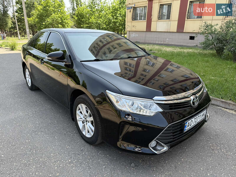 Toyota Camry (2015)