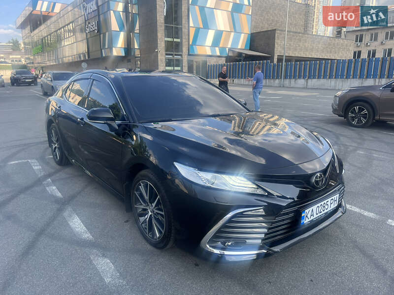 Toyota Camry (2021)