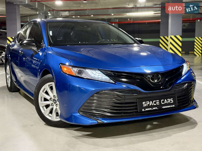 Toyota Camry (2019)