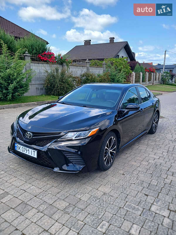 Toyota Camry (2017)