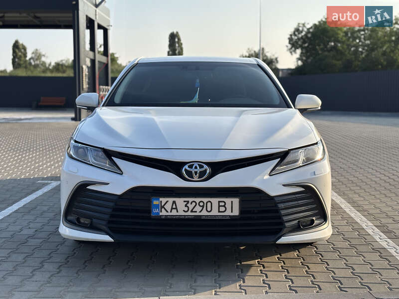 Toyota Camry (2021)