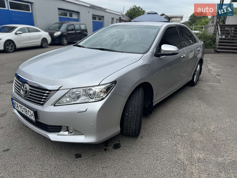 Toyota Camry (2014)