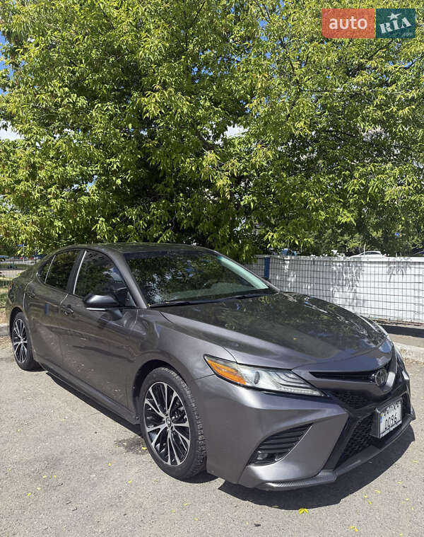 Toyota Camry (2019)