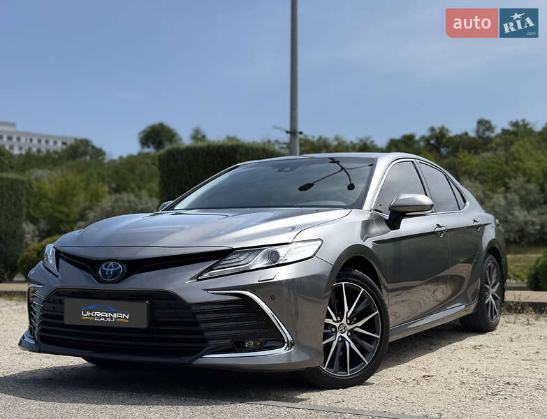 Toyota Camry (2021)