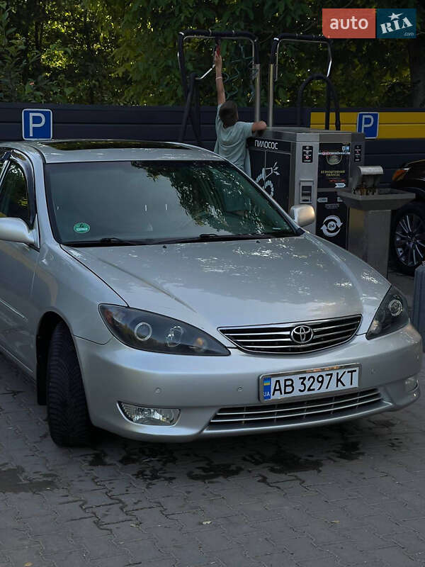 Toyota Camry (2004)