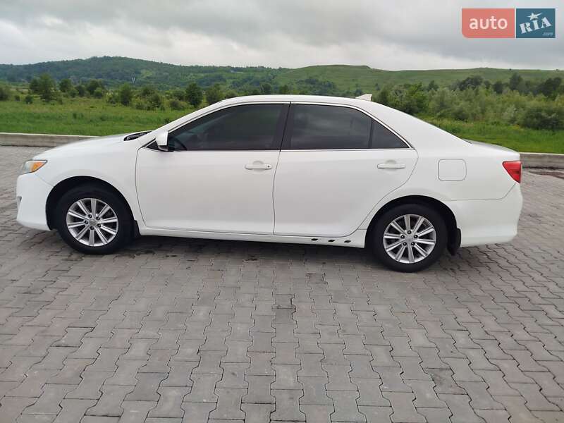 Toyota Camry (2014)