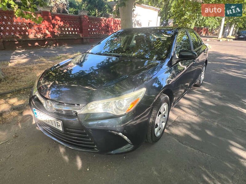 Toyota Camry (2016)
