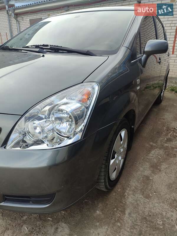 Toyota Verso (2005)
