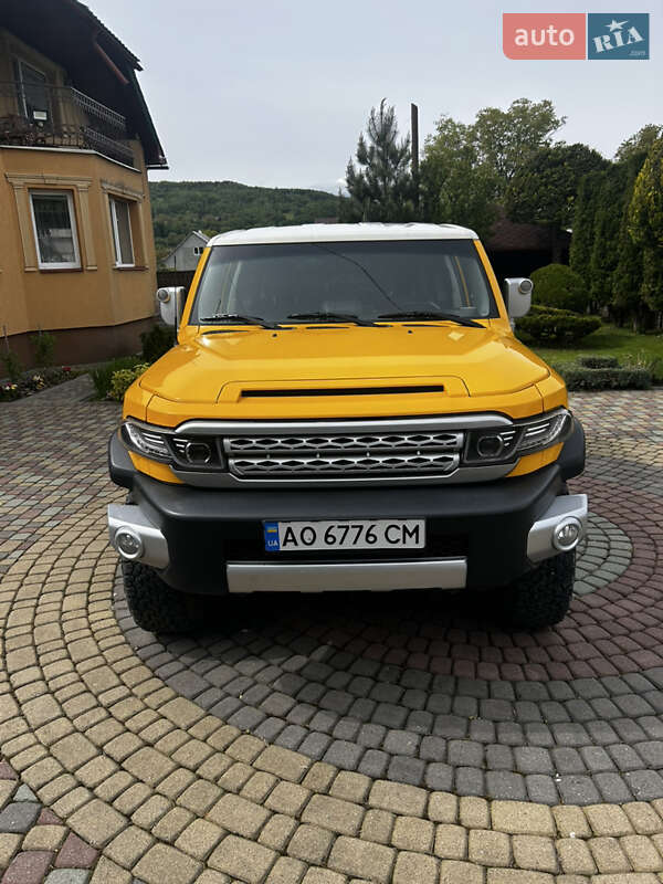 Toyota Fj cruiser (2014)