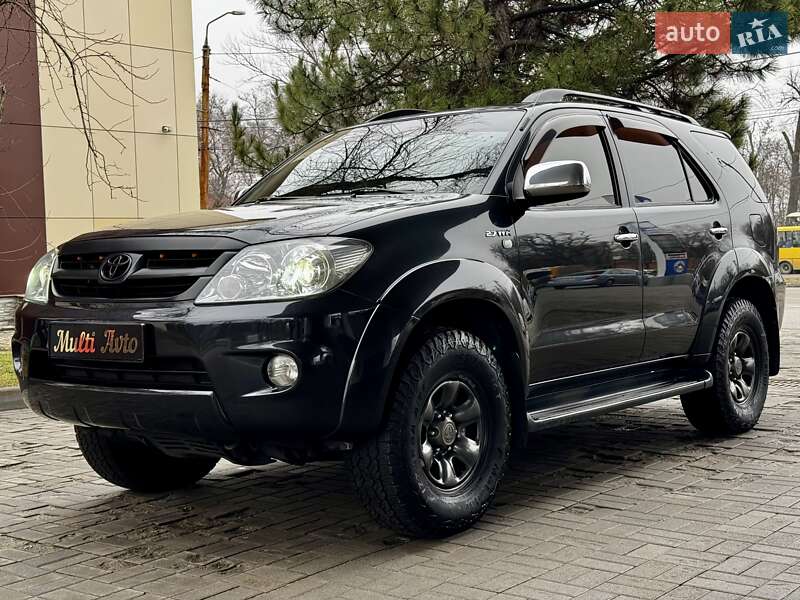 Toyota Fortuner (2007)