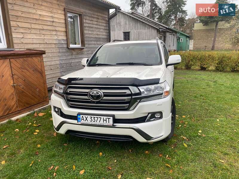 Toyota Land cruiser (2016)