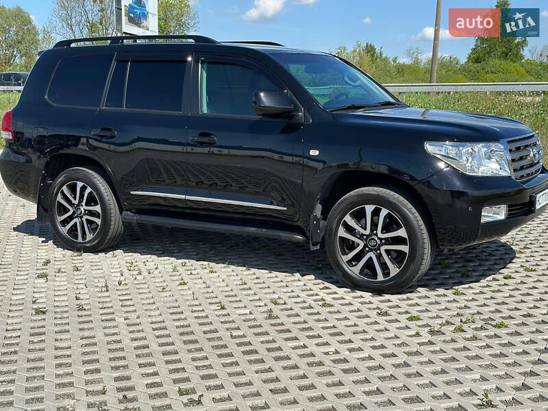 Toyota Land cruiser (2011)