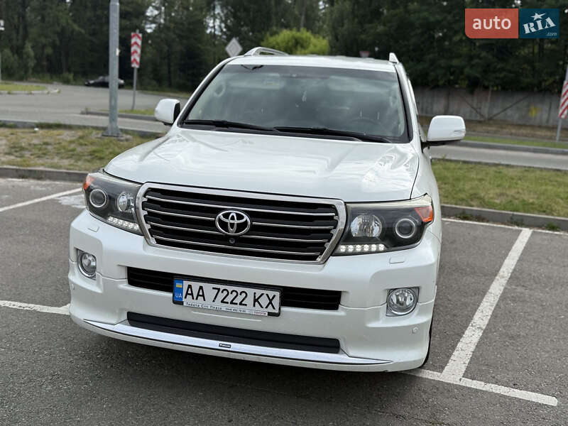 Toyota Land cruiser (2014)
