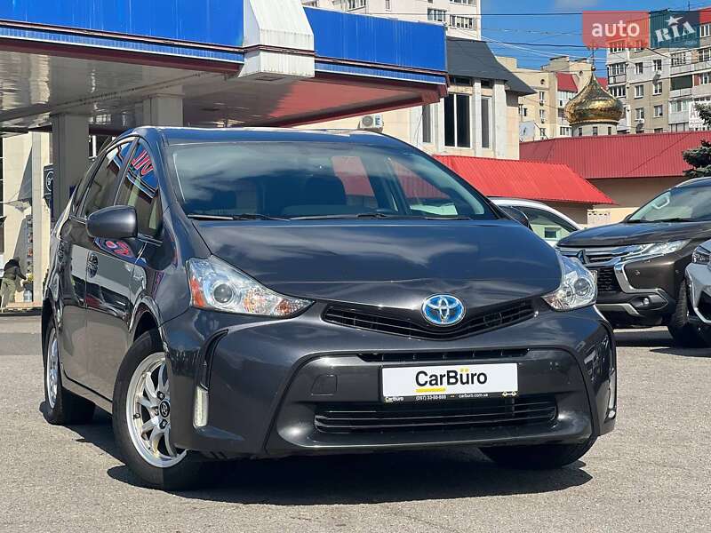 Toyota Prius v (2017)