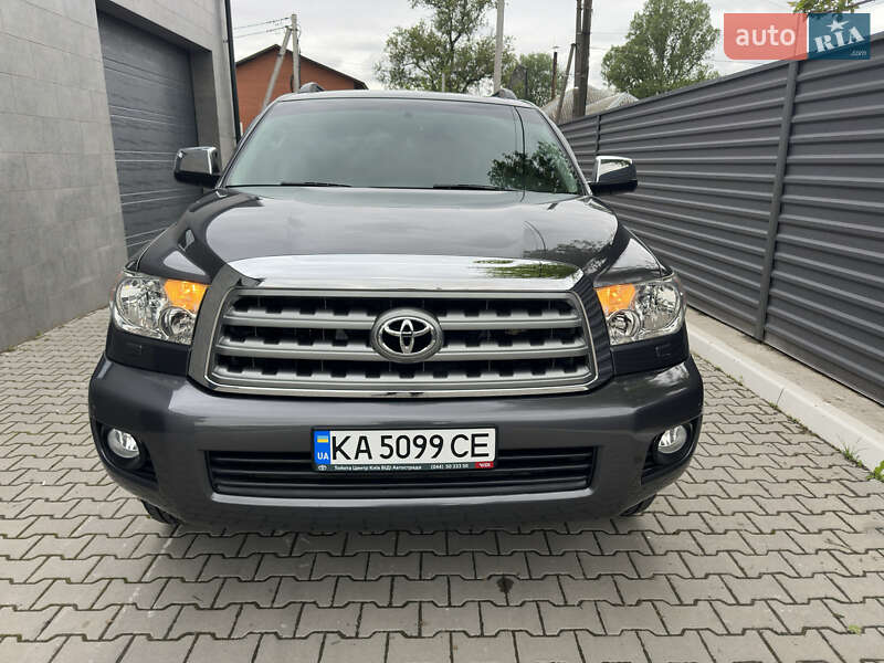 Toyota Sequoia (2015)