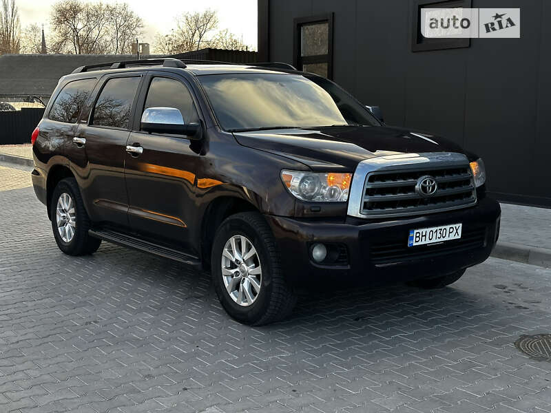 Toyota Sequoia (2012)