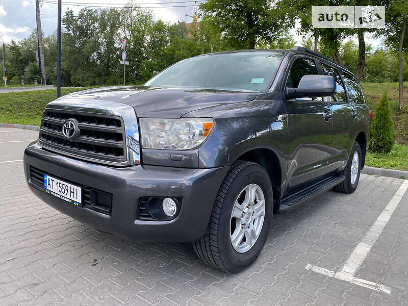 Toyota Sequoia (2014)