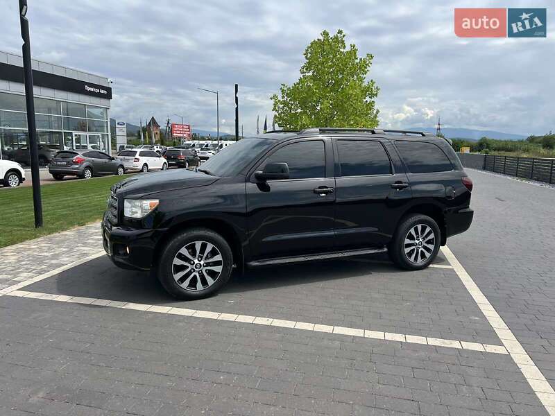 Toyota Sequoia (2013)