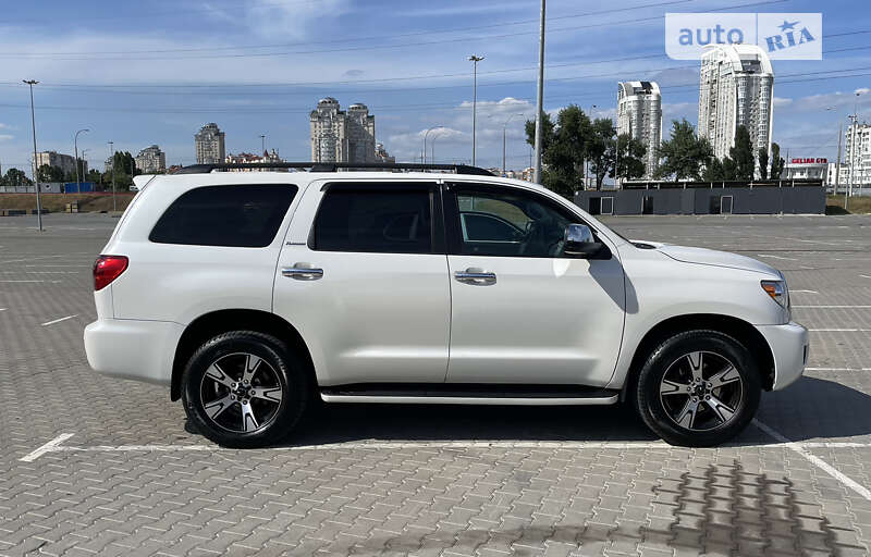 Toyota Sequoia (2012)