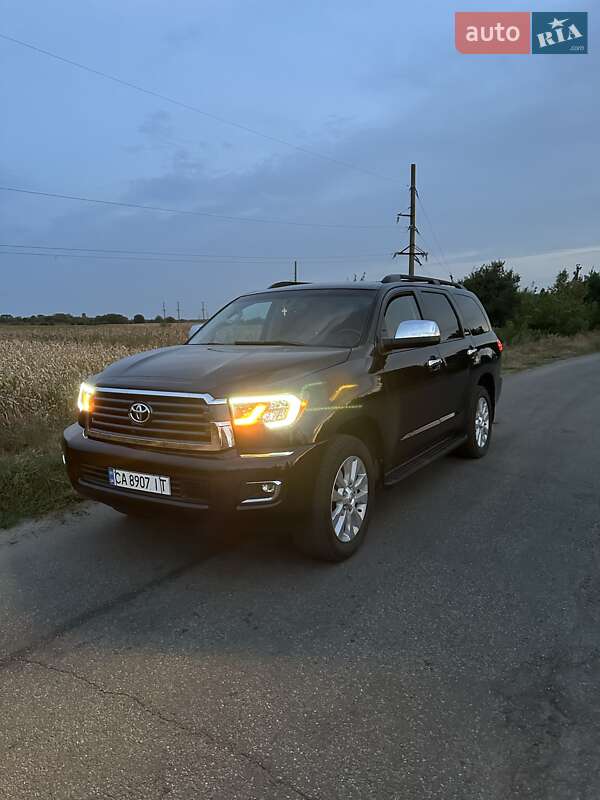 Toyota Sequoia (2016)