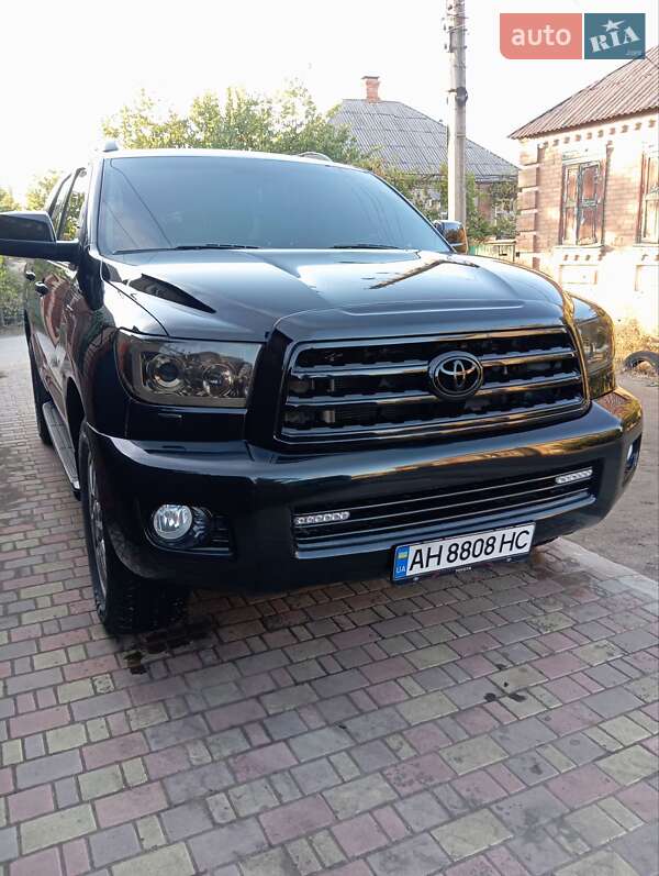 Toyota Sequoia (2014)