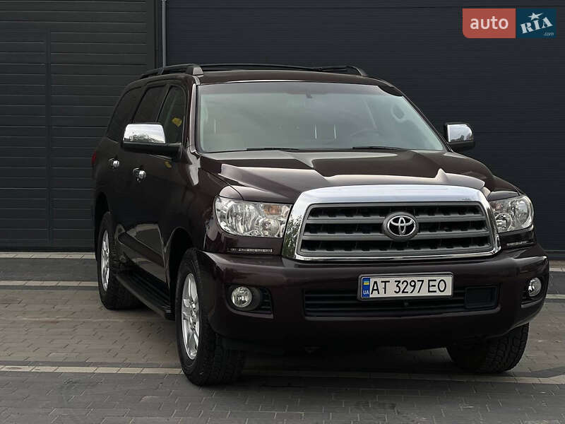 Toyota Sequoia (2012)