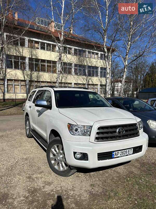 Toyota Sequoia (2012)