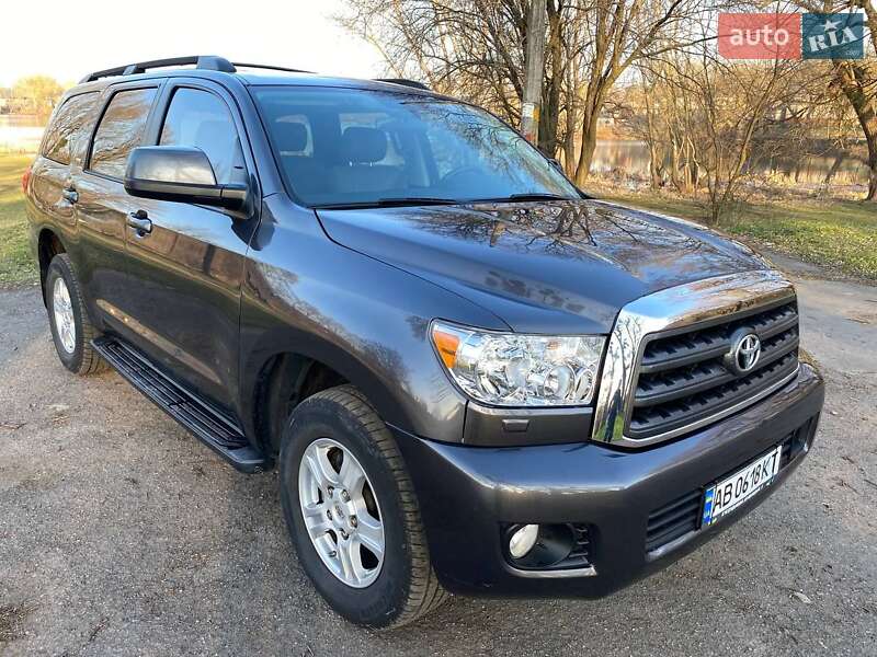 Toyota Sequoia (2014)