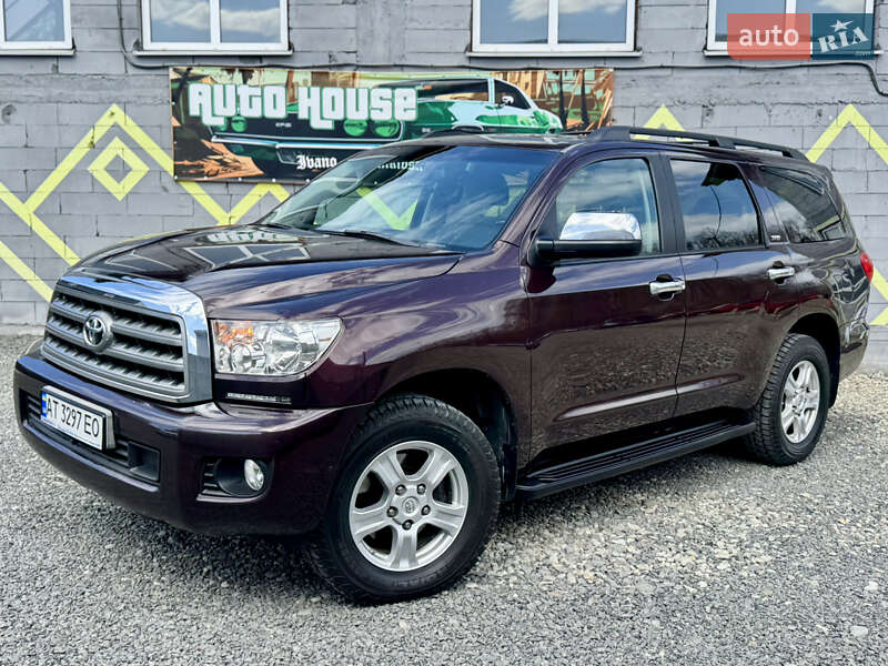 Toyota Sequoia (2012)