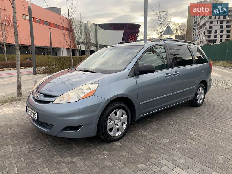 Toyota Sienna (2008)