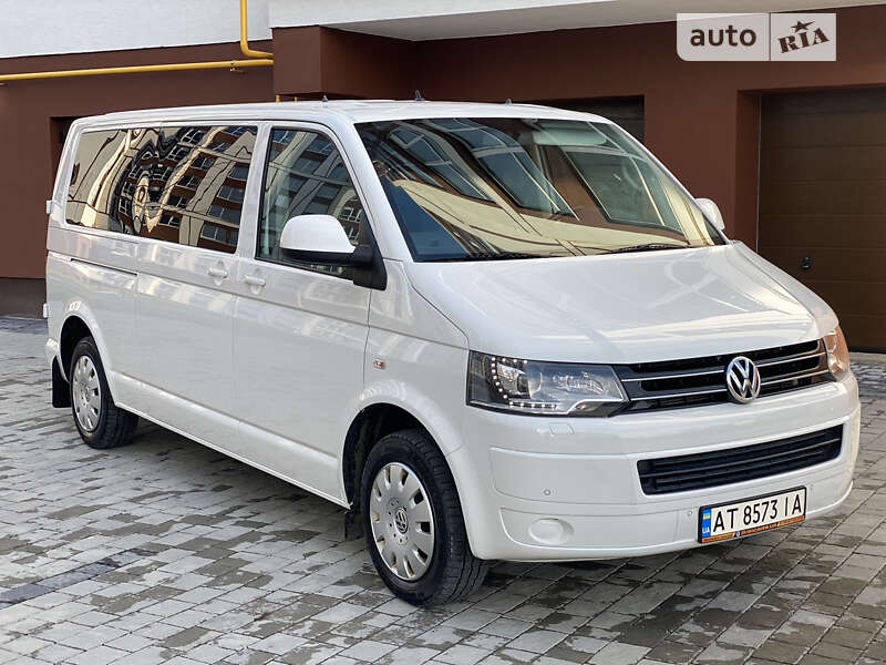 Volkswagen Caravelle (2012)