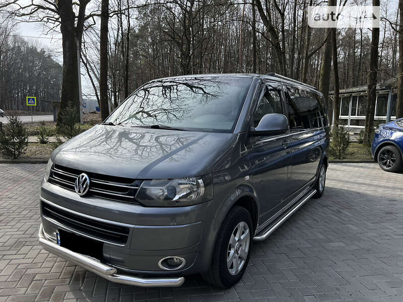 Volkswagen Caravelle (2012)