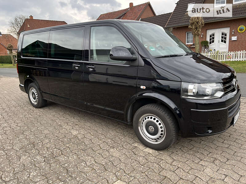Volkswagen Caravelle (2012)