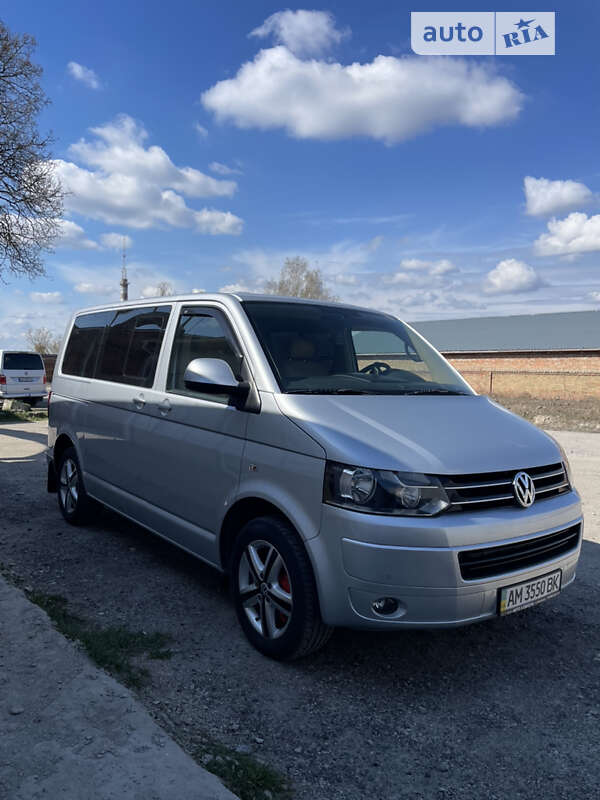 Volkswagen Caravelle (2010)