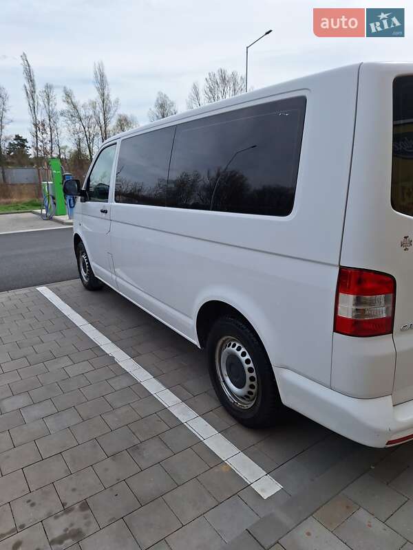 Volkswagen Caravelle (2012)