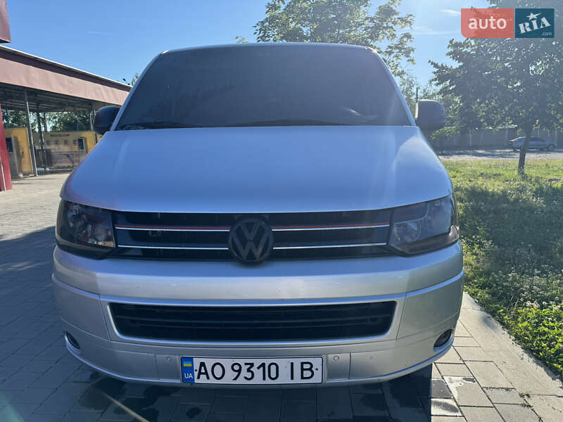 Volkswagen Caravelle (2012)