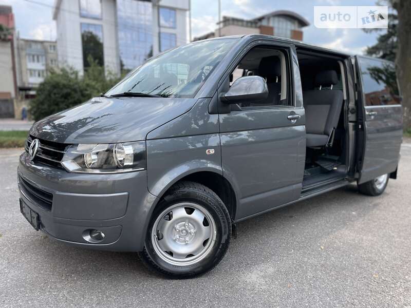 Volkswagen Caravelle (2013)
