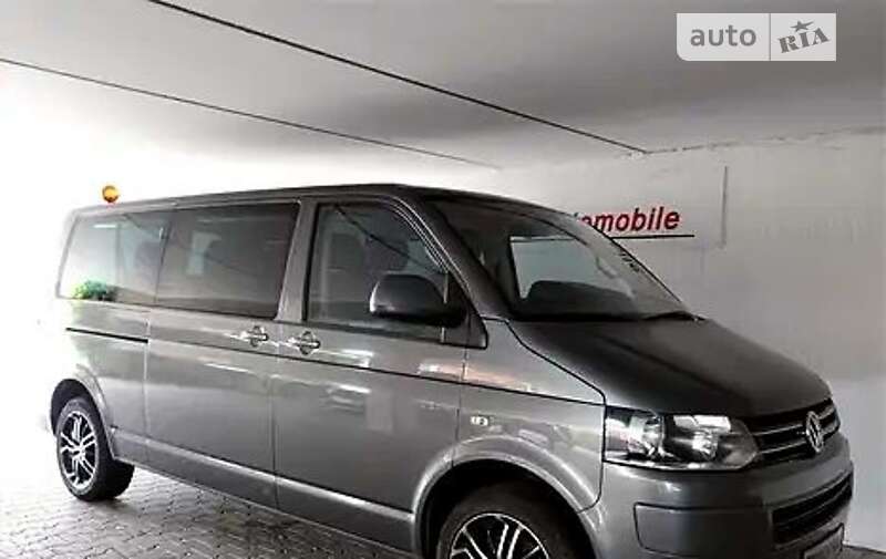Volkswagen Caravelle (2012)