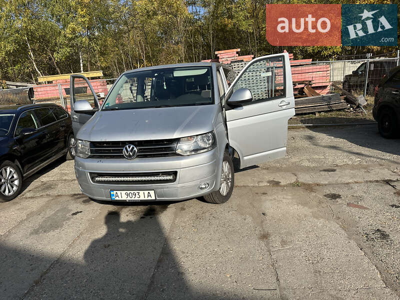 Volkswagen Caravelle (2010)