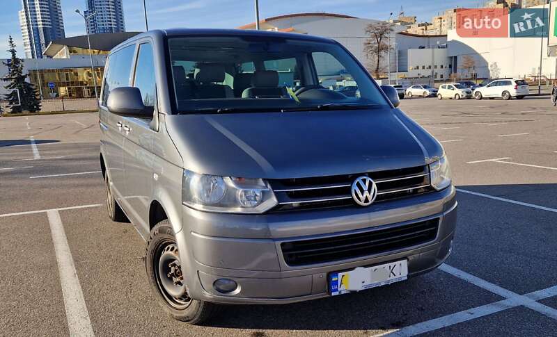 Volkswagen Caravelle (2013)