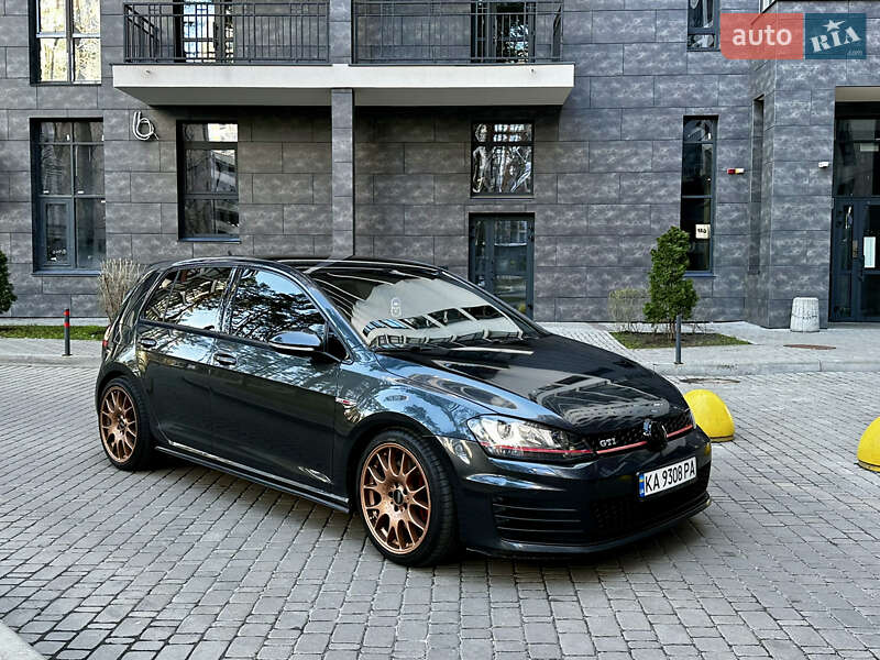 Volkswagen Golf gti (2015)