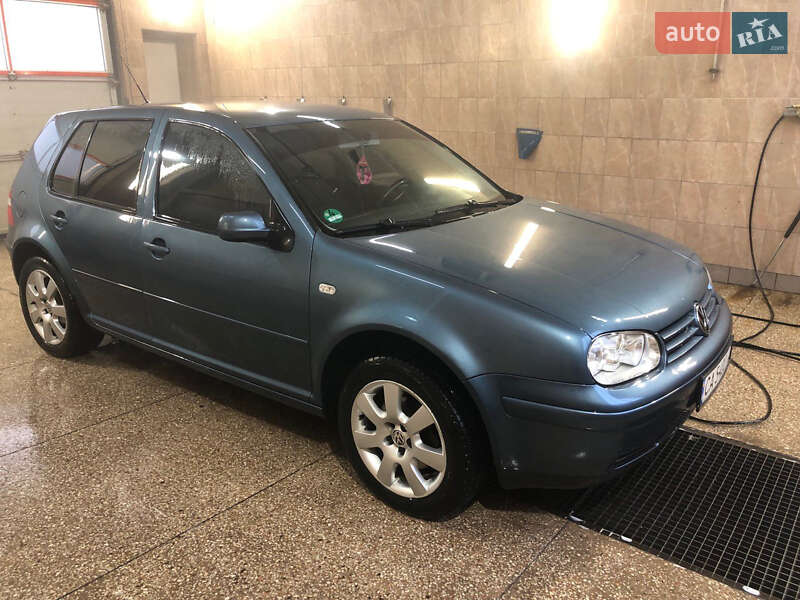 Volkswagen Golf (2003)
