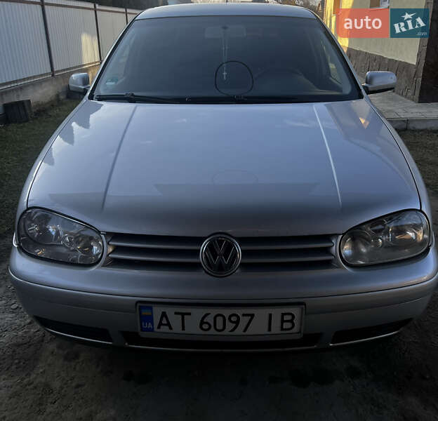Volkswagen Golf (2003)