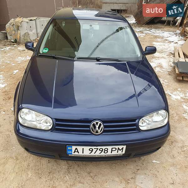 Volkswagen Golf (2003)